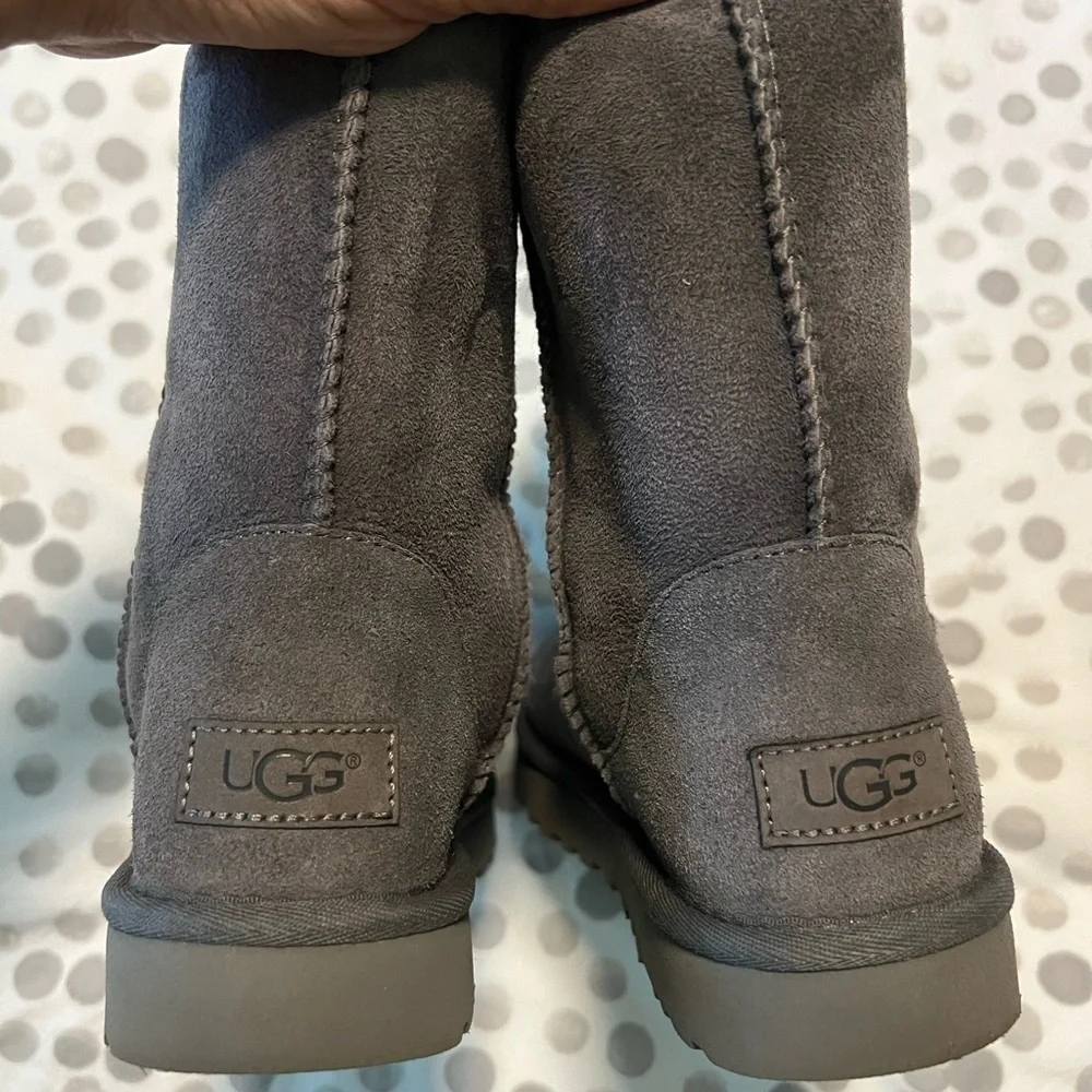 UGG Classic Short II Grey Boots Size 6